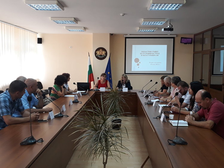 4912 нарушения на трудовото законодателство в Кърджалийско само за половин година