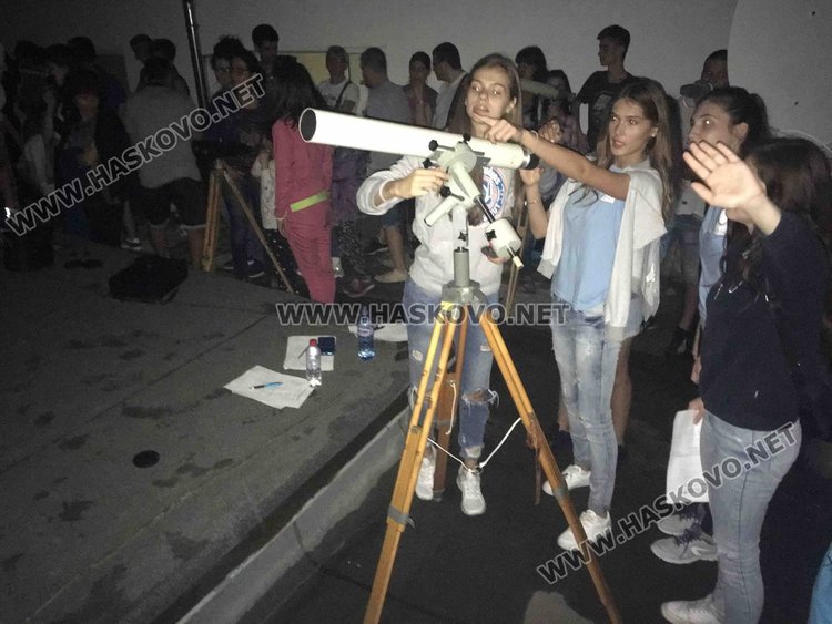 Хасковлии наблюдаваха най-дългото за века лунно затъмнение