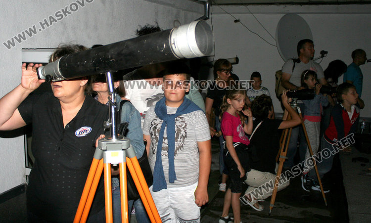 Хасковлии наблюдаваха най-дългото за века лунно затъмнение