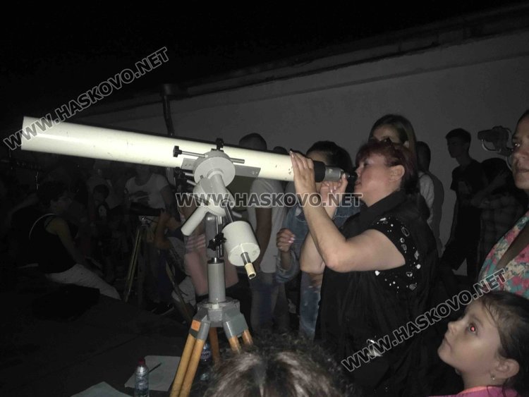 Хасковлии наблюдаваха най-дългото за века лунно затъмнение