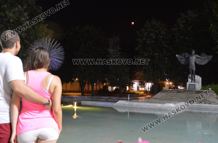 Хасковлии наблюдаваха най-дългото за века лунно затъмнение