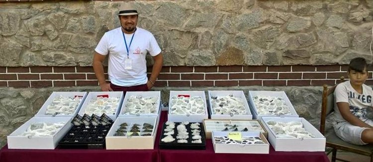 Колекционер на кристали на фестивала в Мадан, 2017г