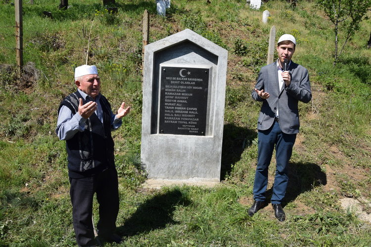 Молитва пред плочата в Искра
