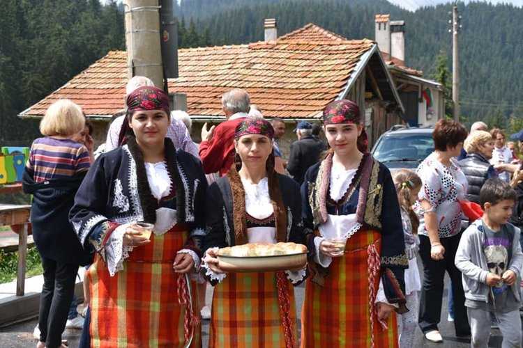 Родопско село събра 8 хил.лева, за да си има асфалтирана улица