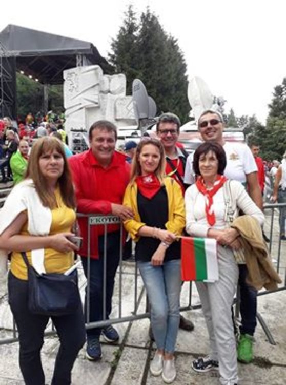 Керван от автобуси от Кърджали до Бузлуджа, рекорден брой социалисти качиха върха