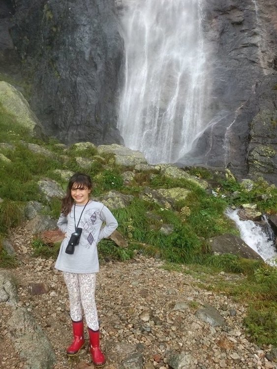 Най-малката туристка-8 годишната Мария, не отстъпва на възрастните по дух и издръжливост