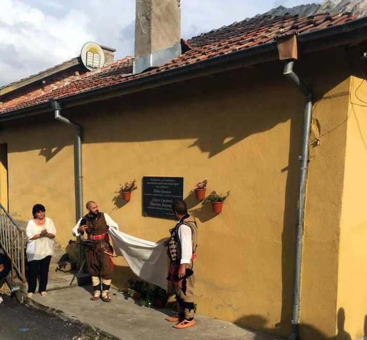 "Родопски хайдути" откриха паметна плоча на загиналите в село Добралък