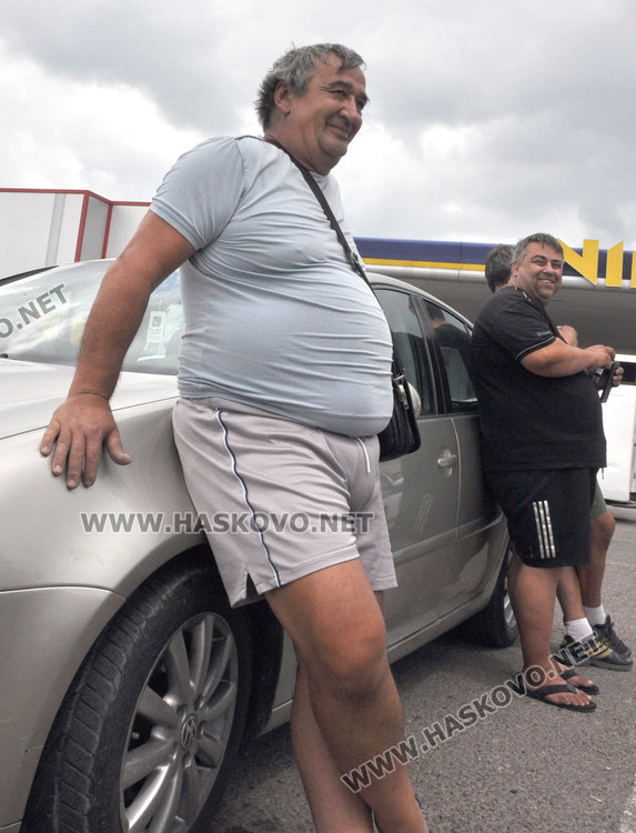 Фиат с ремаркe се заби в стълб по Кърджалийска