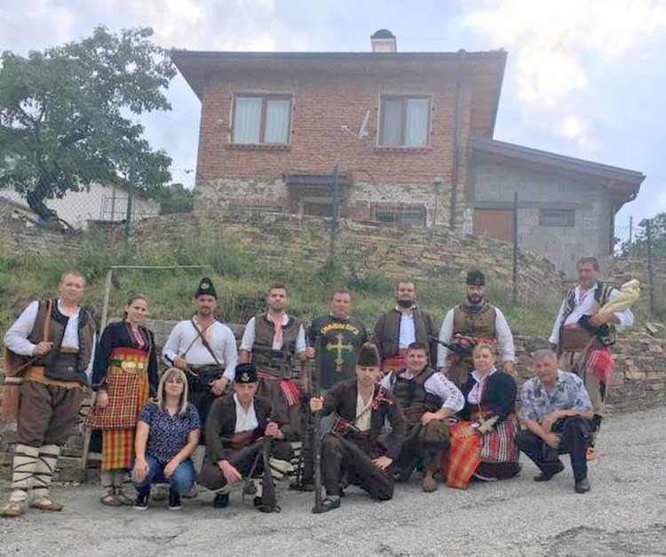 "Родопски хайдути" откриха паметна плоча на загиналите в село Добралък