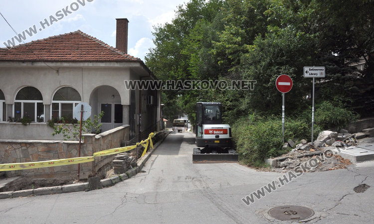 В Хасково чакат възстановяване на разкопани тротоари