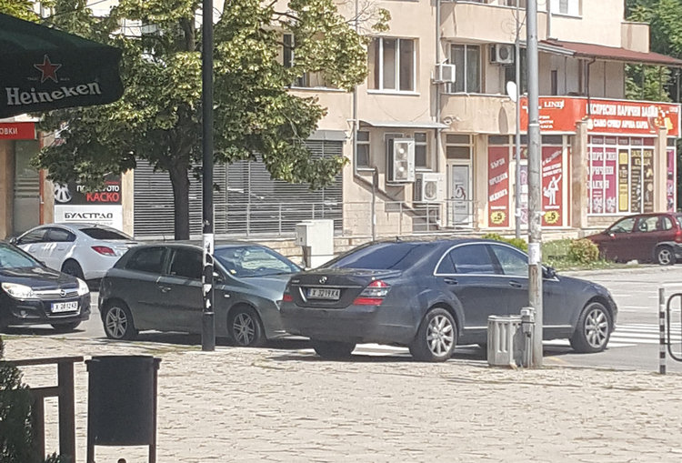 Читател: нов правилник за движение на Мерцедес в Хасково