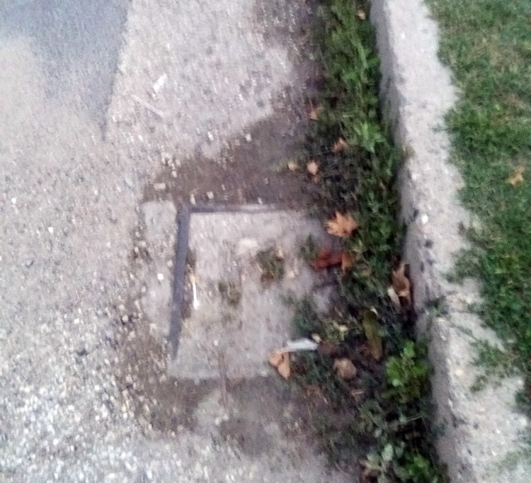 Читатели: Незаконно сметище расте на метри от центъра, шахтите - запушени