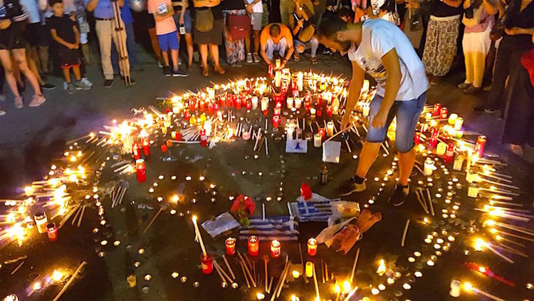 Бдение в Атина в памет на жертвите от пожарите