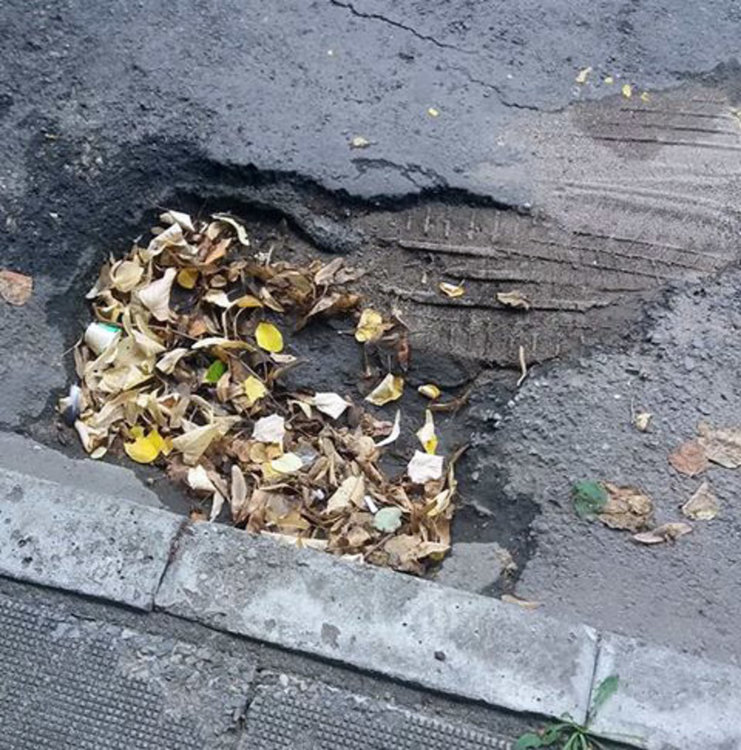 Читатели: Незаконно сметище расте на метри от центъра, шахтите - запушени