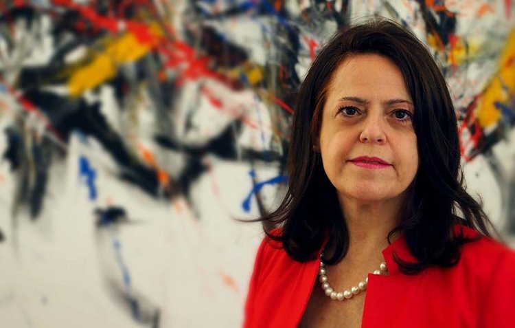 Луиджина Педди е магистър по литература и чужди езици от Римския университет „Ла Сапиенца“. От 2015 г. е директор на Италианския културен институт в София.