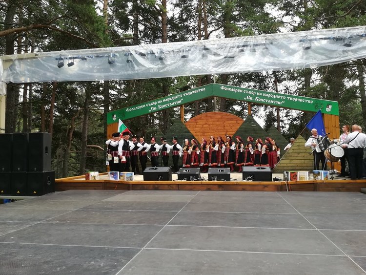 "Родопски фар" достойно представиха Кърджали на фолклорния събор "Свети Константин"