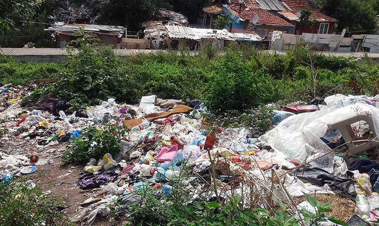 Общината: Шахтите се ремонтират поетапно, боклукът в дерето е чистен многократно