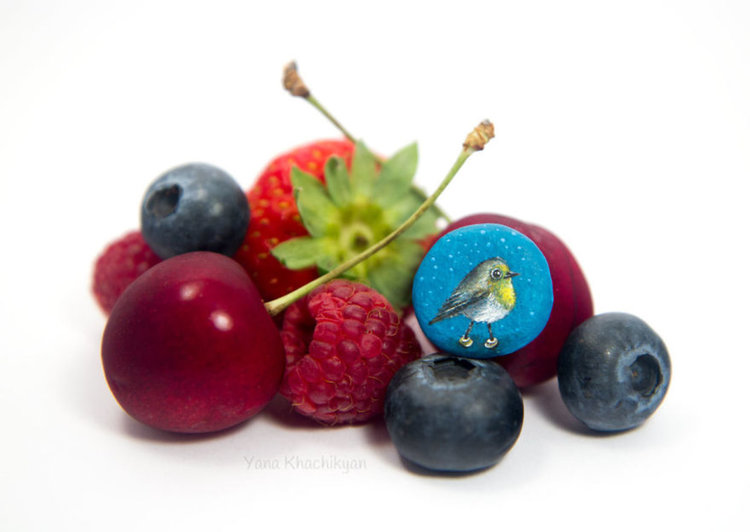 Яна Хачикян създава миниатюрни картини върху камъни /снимки/