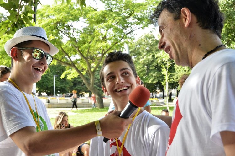 Младежи ще снимат документален филм за село Дъждовница и пещерата Утробата