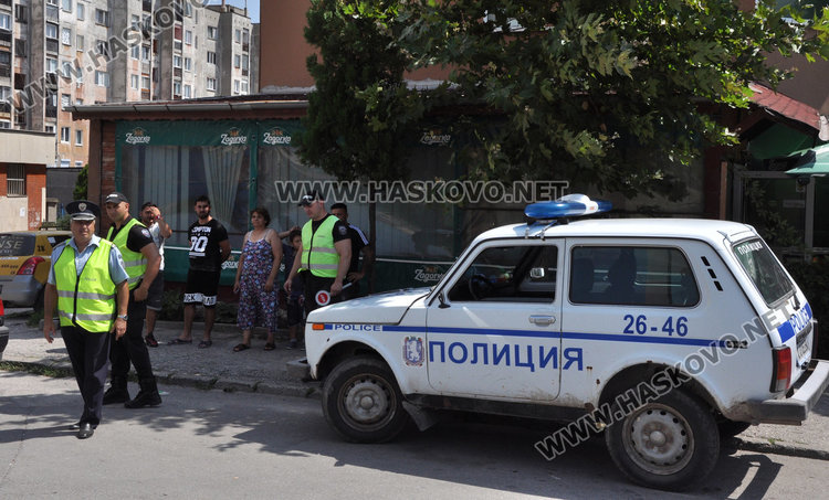 Република под обсада заради ударения полицай, издирват 25-годишен катунар