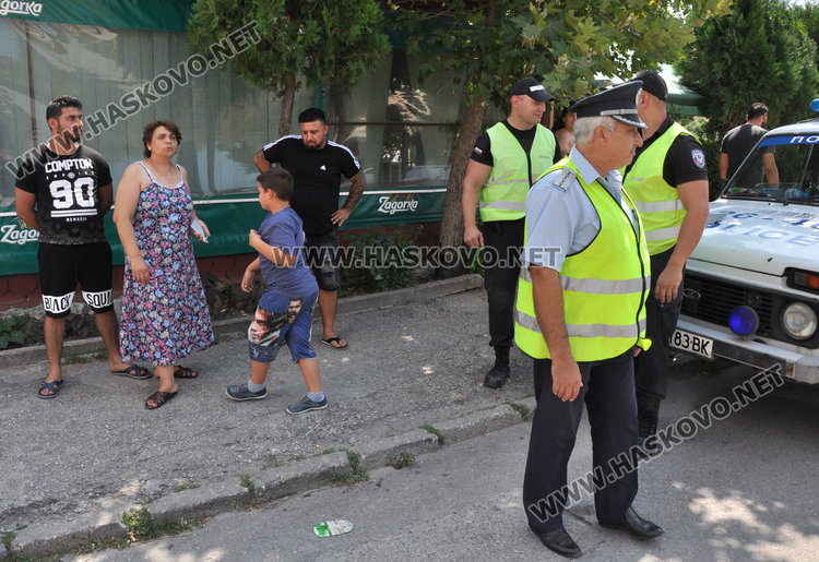 Република под обсада заради ударения полицай, издирват 25-годишен катунар