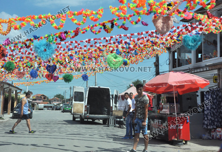 Република под обсада заради ударения полицай, издирват 25-годишен катунар