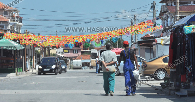 Република под обсада заради ударения полицай, издирват 25-годишен катунар
