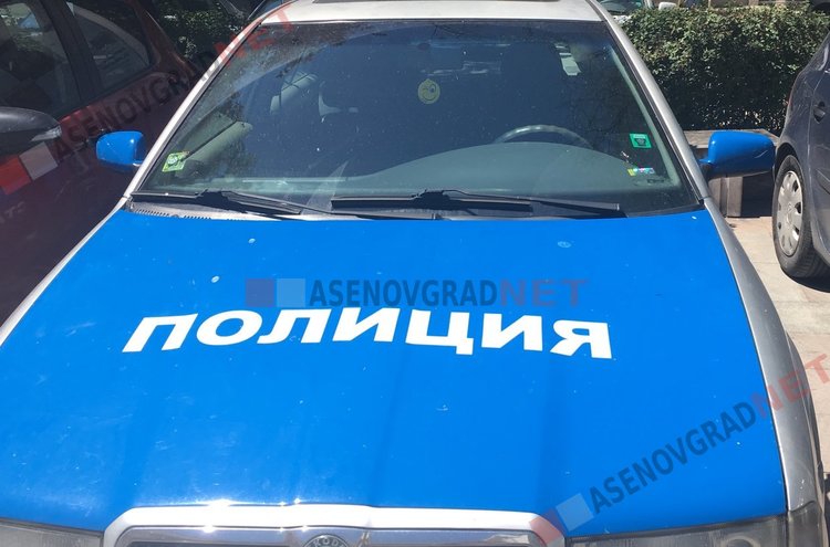 Охранител на паркинг и шофьор от Хасково се сбиха насред Асеновград 