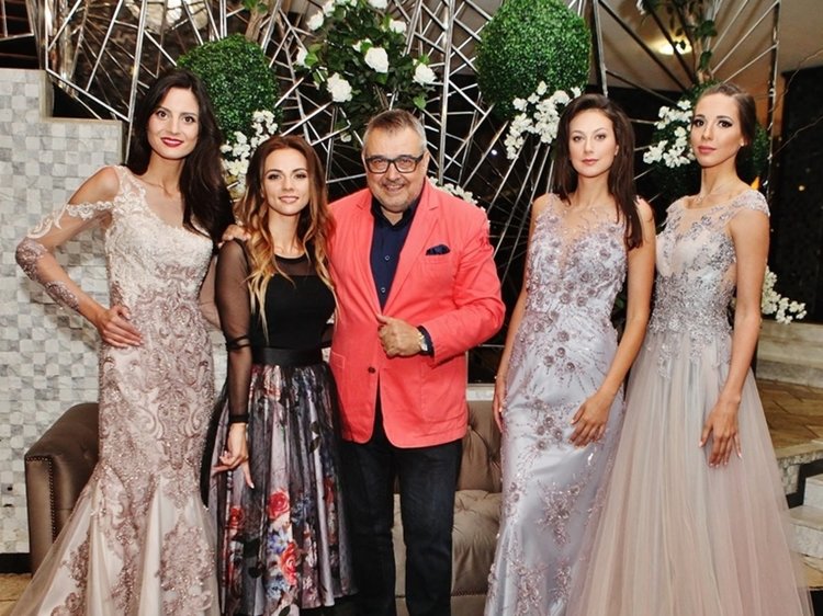 Младата дизайнерка с проф.Любомир Стойков и официалните тоалети на дизайнерката 