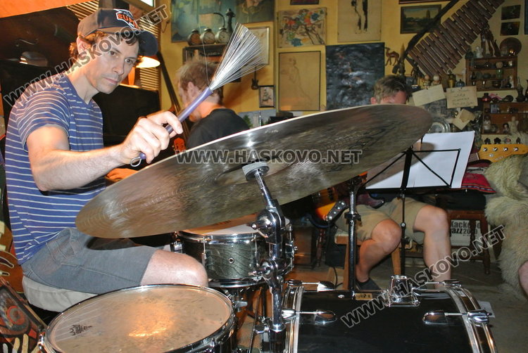  “Джаз на път“ на Дейвид Дауър трио мина през Хасково