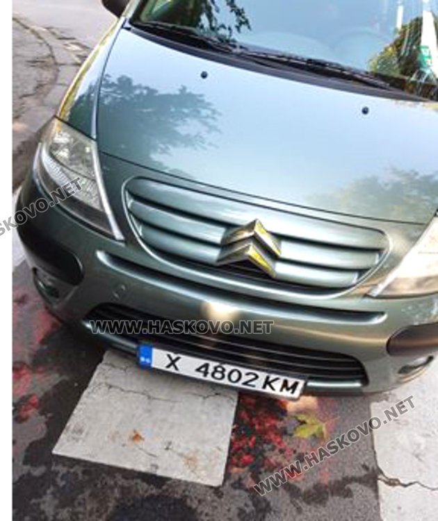 Снимаха нагло паркиране на „зебра“