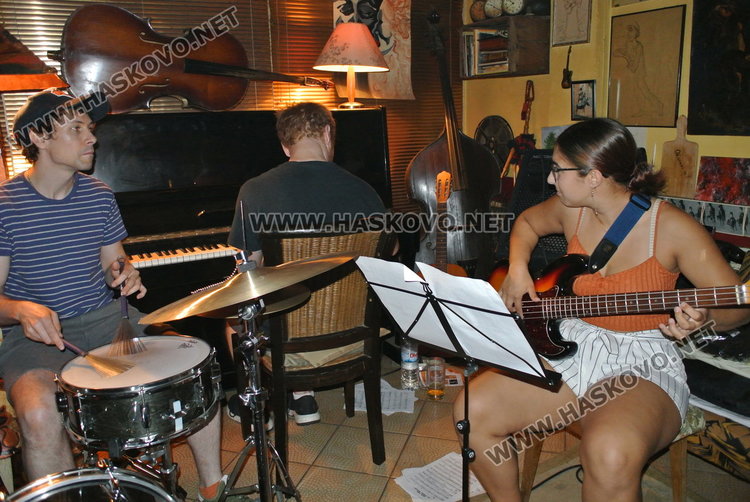  “Джаз на път“ на Дейвид Дауър трио мина през Хасково