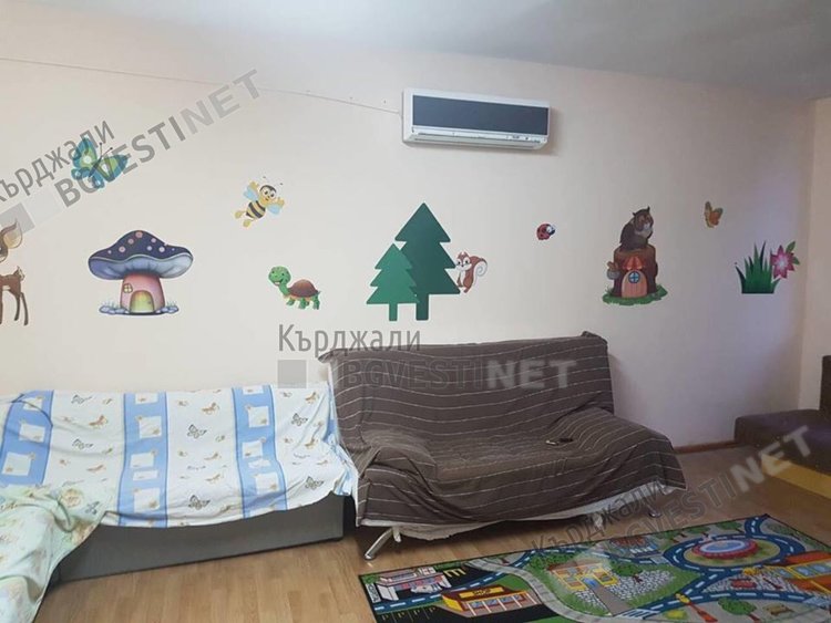 Младите ротарианци от Ротаракт подариха на децата Весела занималня