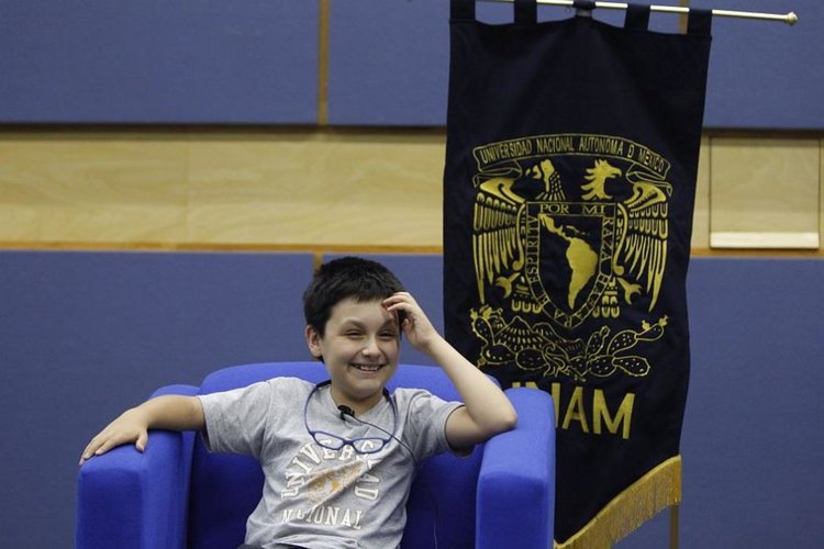 12-годишно мексиканче ще следва биомедицинска физика в Националния университет 