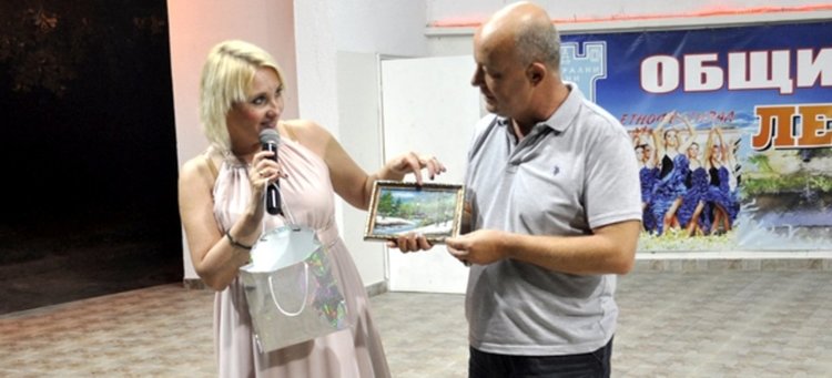 Руски песни и танци  и български фолклор на сцената на Минерални бани