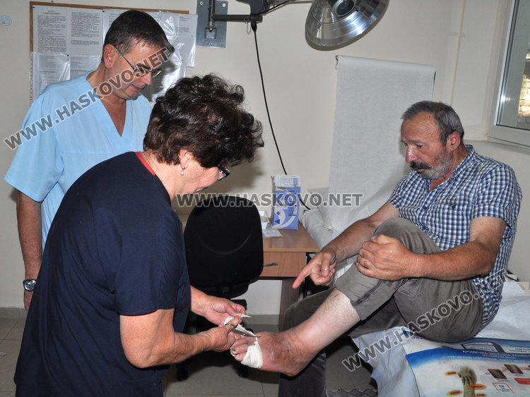 Никола Драгов на контролния преглед в хасковската болница днес