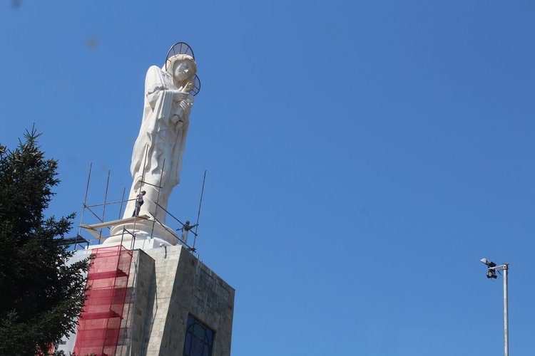Ремонтираха Богородица, продължават с  постамента