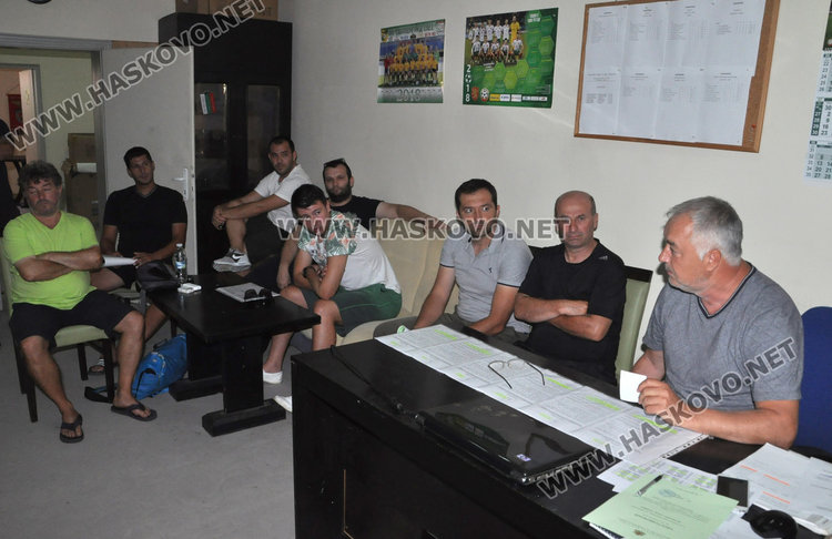 13 отбора ще играят в Областната футболна група