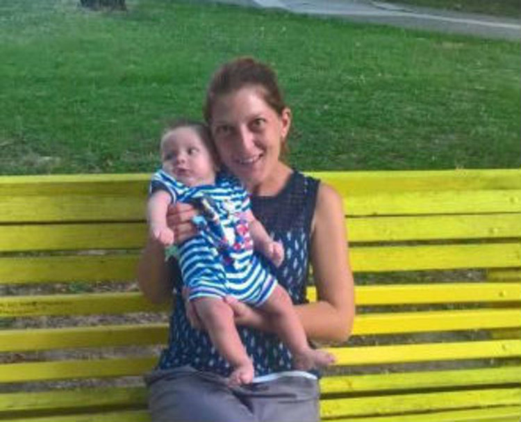 Пловдивски сайт разказа за млада майка от Първомай, изработваща бебешки бижута