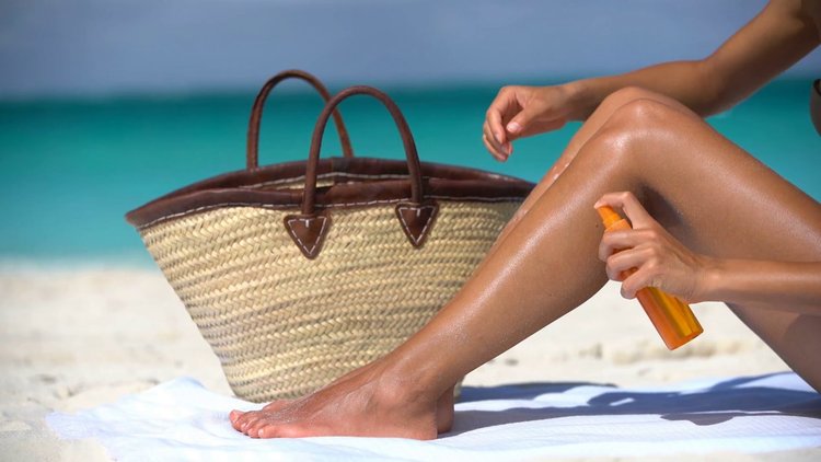 Изследване: Най-вероятно не ползвате плажното мляко както трябва