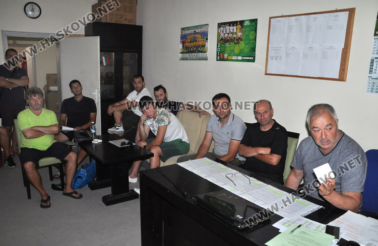 13 отбора ще играят в Областната футболна група