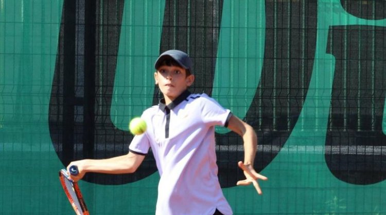 Адриано Дженев на 1/4-финал на тенис турнира в Свиленград