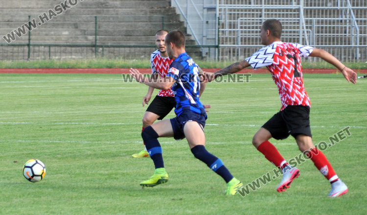 Футболистите на Хасково започнаха с победа над „Гигант” с 2:1