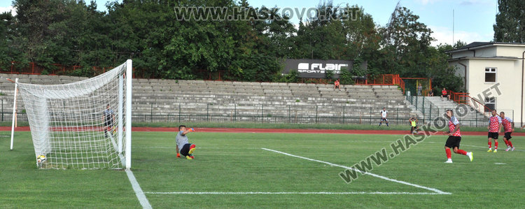 Футболистите на Хасково започнаха с победа над „Гигант” с 2:1