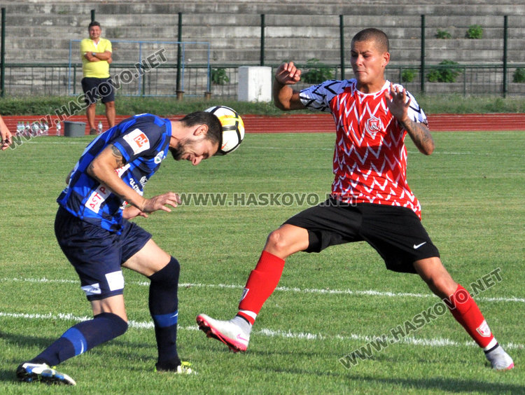 Футболистите на Хасково започнаха с победа над „Гигант” с 2:1