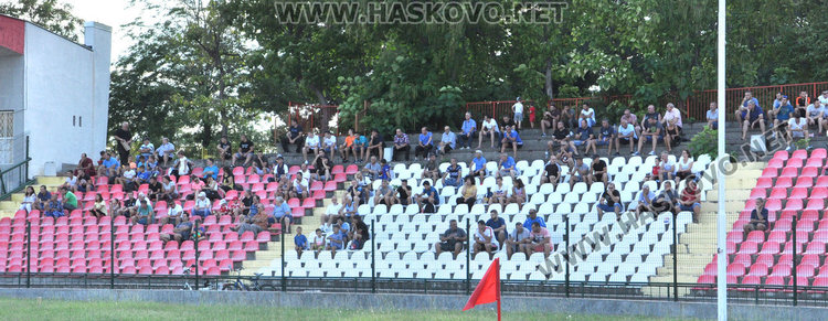 Футболистите на Хасково започнаха с победа над „Гигант” с 2:1