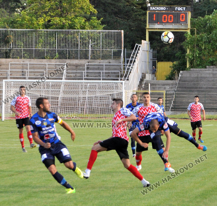 Футболистите на Хасково започнаха с победа над „Гигант” с 2:1