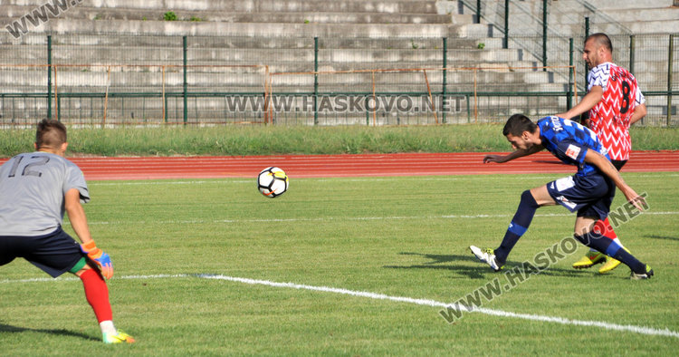 Футболистите на Хасково започнаха с победа над „Гигант” с 2:1