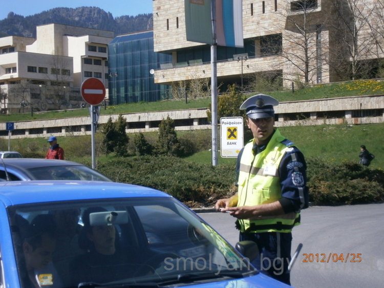 Трима пияни зад волана, четвърти напушен и с канабис в колата