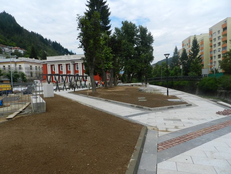 След 50 години сменят водопроводи на два квартала в Мадан, спират аварии и течове